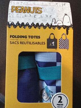 Peanuts folding totes